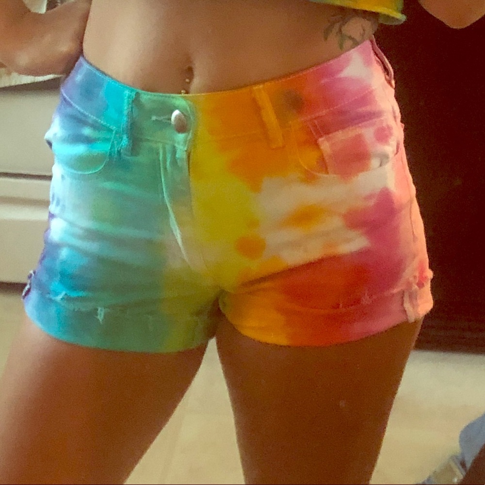 American Eagle hi-rise tie dye stretch shorts